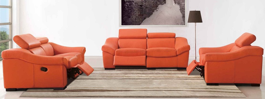 Sillones naranjas para un salón moderno